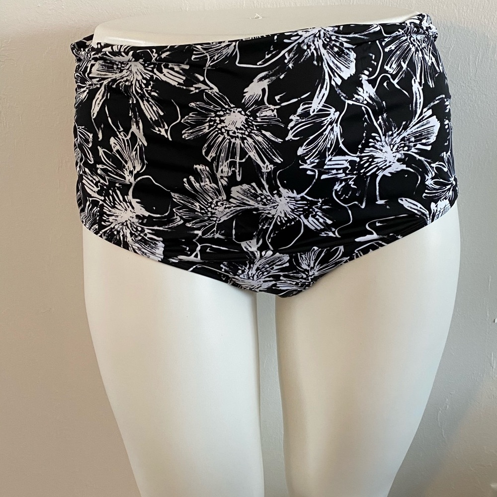 Sz.24 Swim Bottoms Black & White Floral high waist